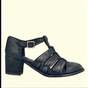 COPY - Officine T-strap heeled sandals